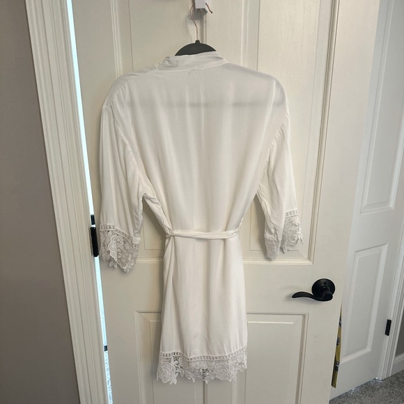 $7 - White Bridal Robe - Picture 2 of 6